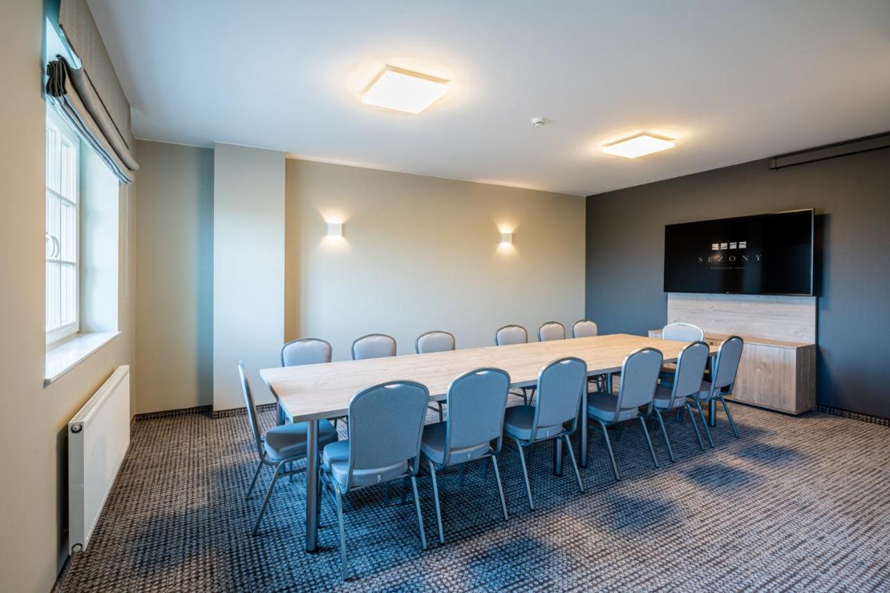 Sezony. Restauracja I Hotel Kostrzyn Bagian luar foto