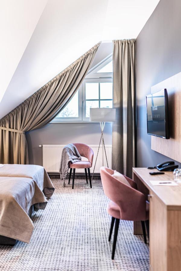 Sezony. Restauracja I Hotel Kostrzyn Bagian luar foto