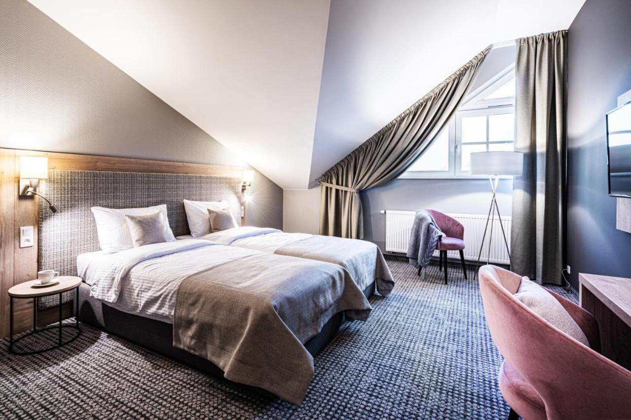 Sezony. Restauracja I Hotel Kostrzyn Bagian luar foto
