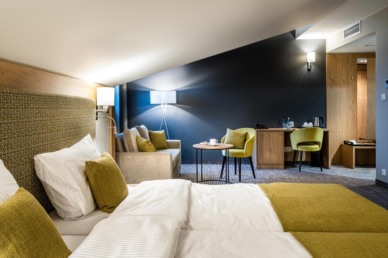 Sezony. Restauracja I Hotel Kostrzyn Bagian luar foto
