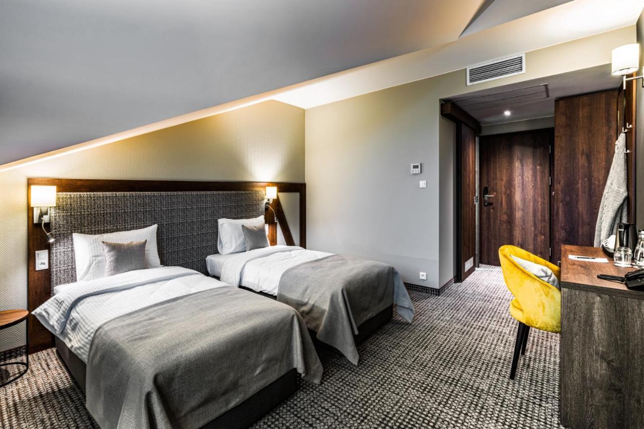 Sezony. Restauracja I Hotel Kostrzyn Bagian luar foto