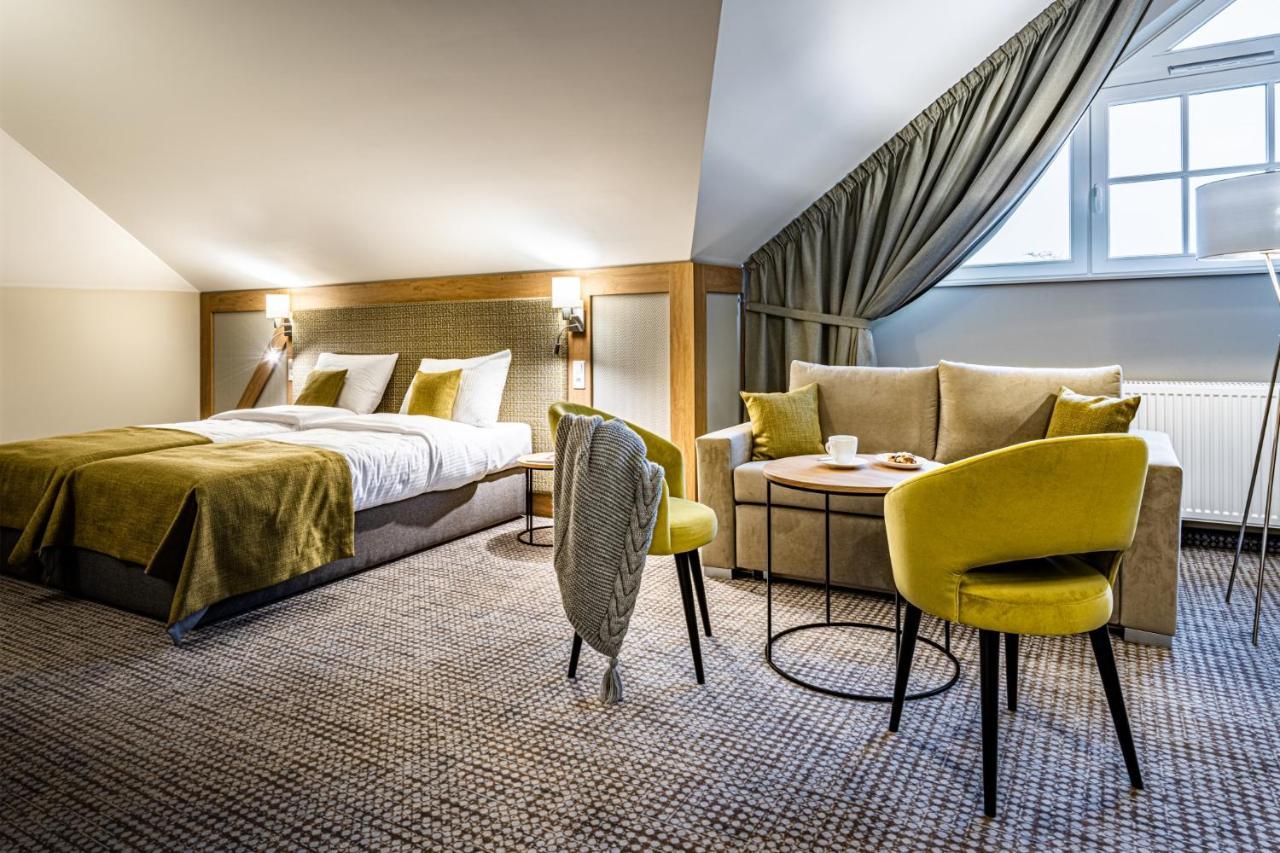 Sezony. Restauracja I Hotel Kostrzyn Bagian luar foto