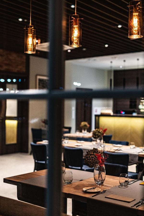 Sezony. Restauracja I Hotel Kostrzyn Bagian luar foto