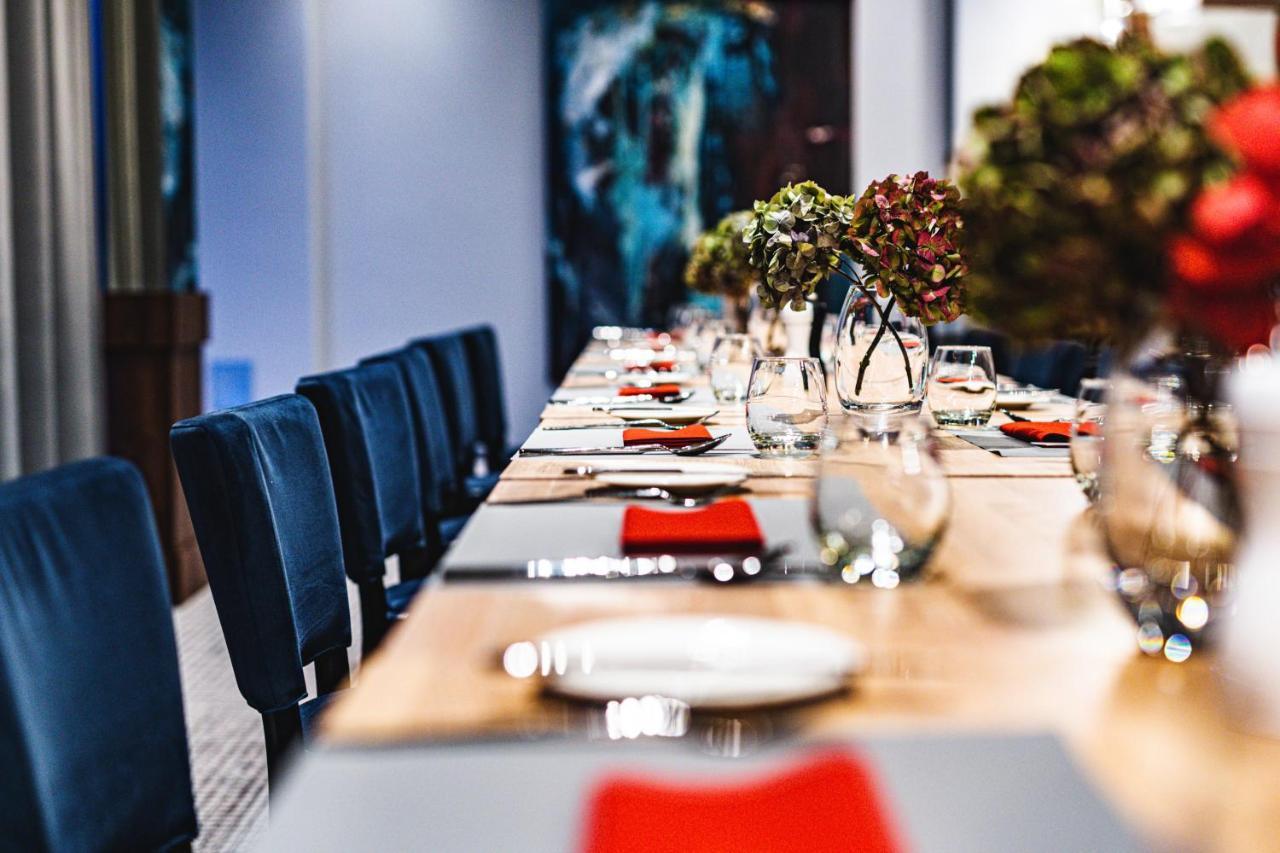 Sezony. Restauracja I Hotel Kostrzyn Bagian luar foto